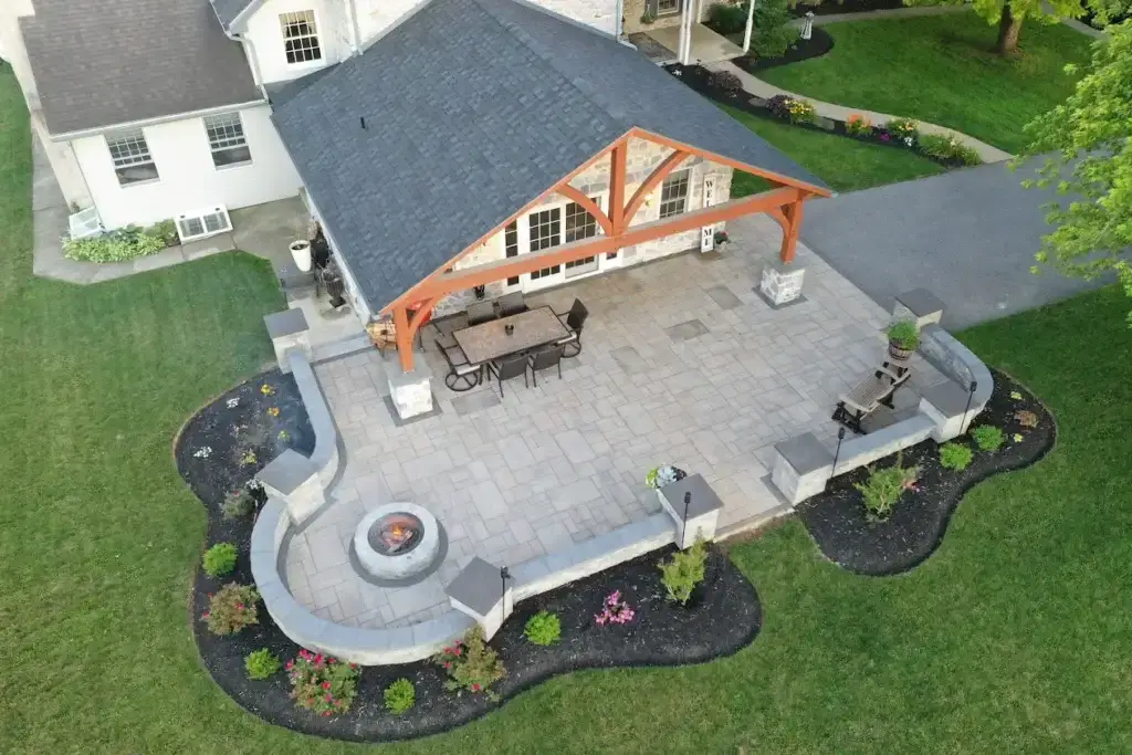 St.Louis outdoor living space with paver patio